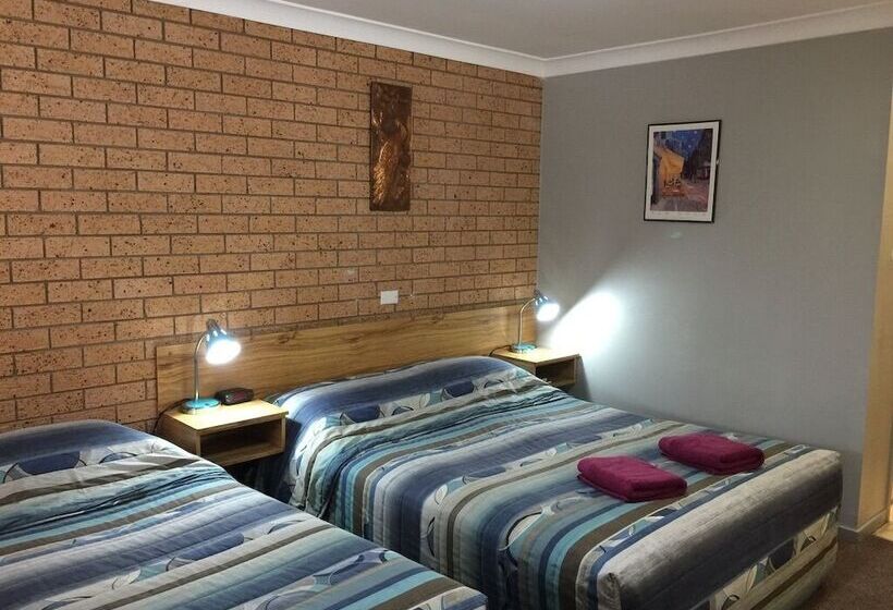 חדר דלוקס, Three Ways Motel