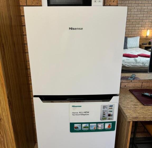 סוויטה דלוקס, Three Ways Motel