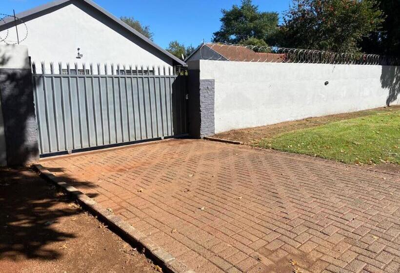 חדר דלוקס, Creekside Guest House Middelburg