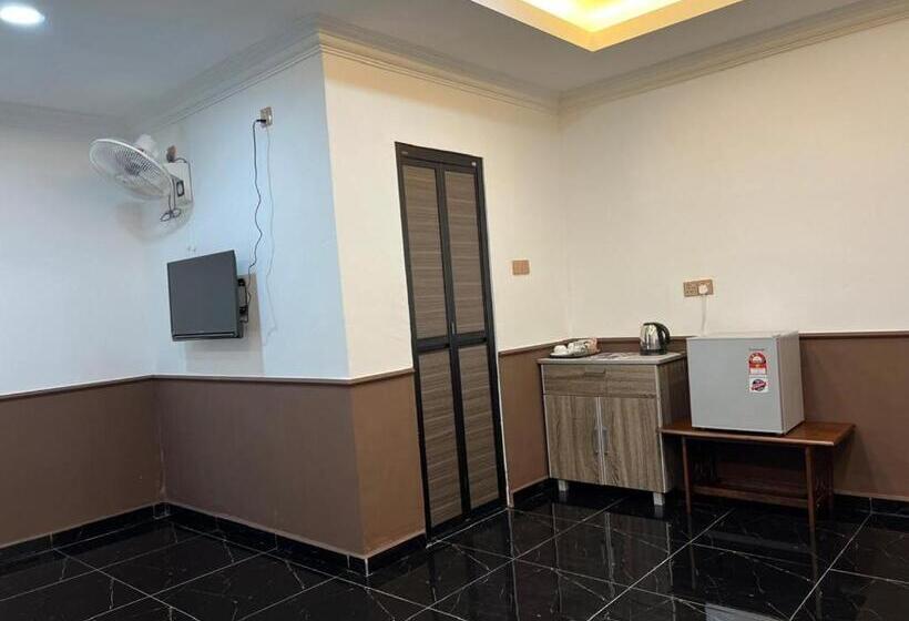 غرفة عائلية, The Lodge