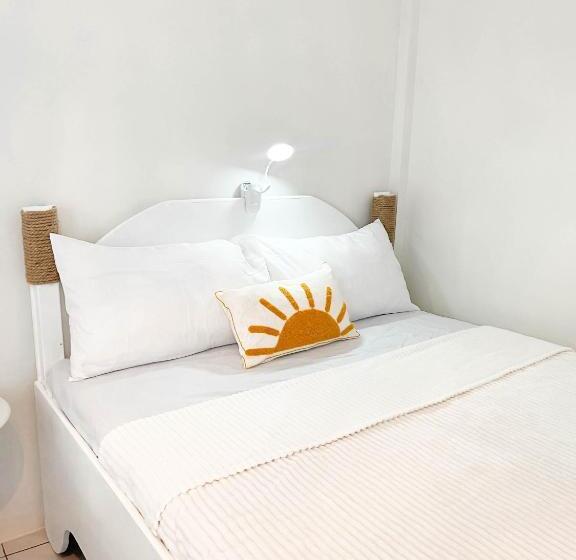 Camera Familiare, Caleo Boracay Island Station 3