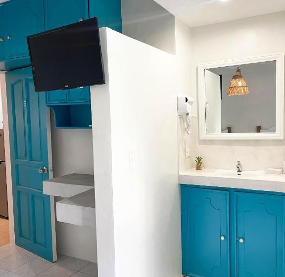 Camera Familiare, Caleo Boracay Island Station 3