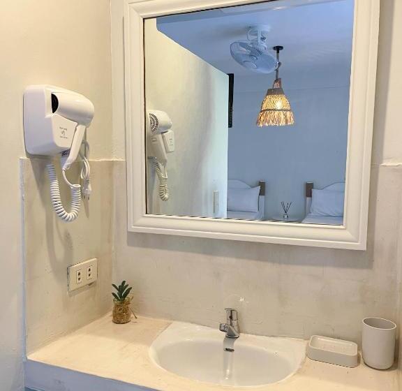 Camera Familiare, Caleo Boracay Island Station 3