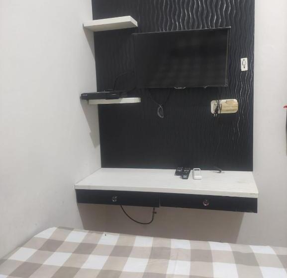 Номер Стандарт, Spot On 93853 Budi Residence 2