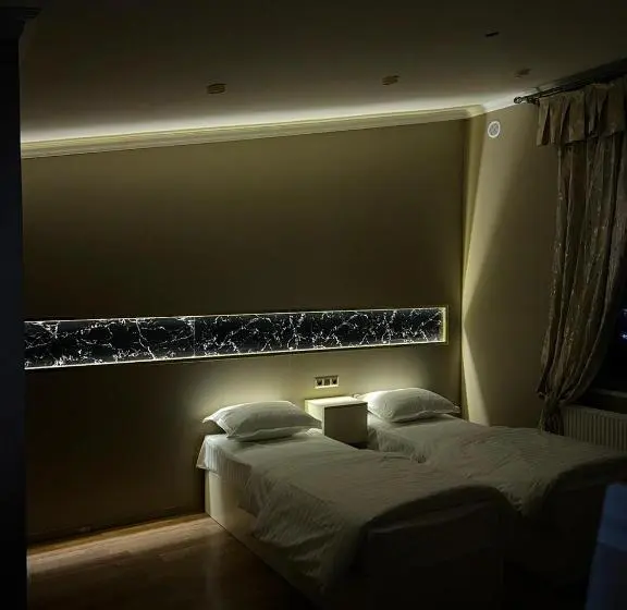 اتاق استاندارد سه نفره, Horizon Boutique