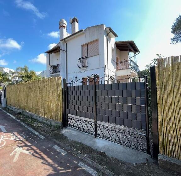 غرفة قياسية رباعية, Sunny Room In A Cozy Villa