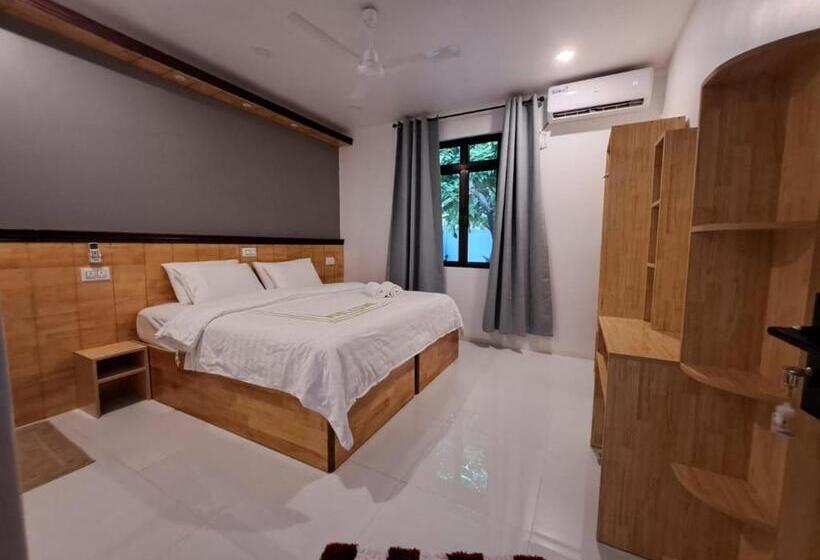 سوییت سوپریور, Picturesque Luxury Hotel Close To Beach