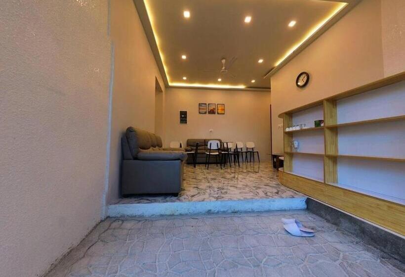 اتاق استاندارد با تخت بزرگ, Picturesque Luxury Hotel Close To Beach
