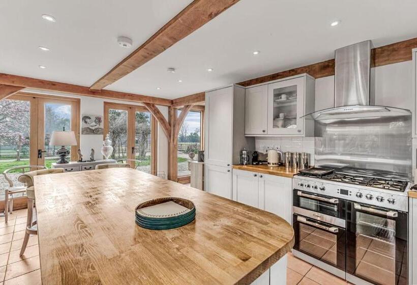 Дом 1 Спальня, Hiron S Piece   Hot Tub Packages Available