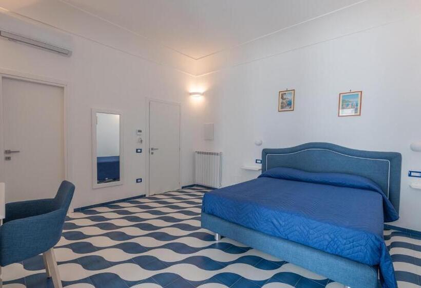 اتاق استاندارد با چشم‌انداز دریا, Elite Luxury Suites