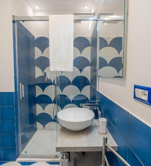 اتاق استاندارد با چشم‌انداز دریا, Elite Luxury Suites