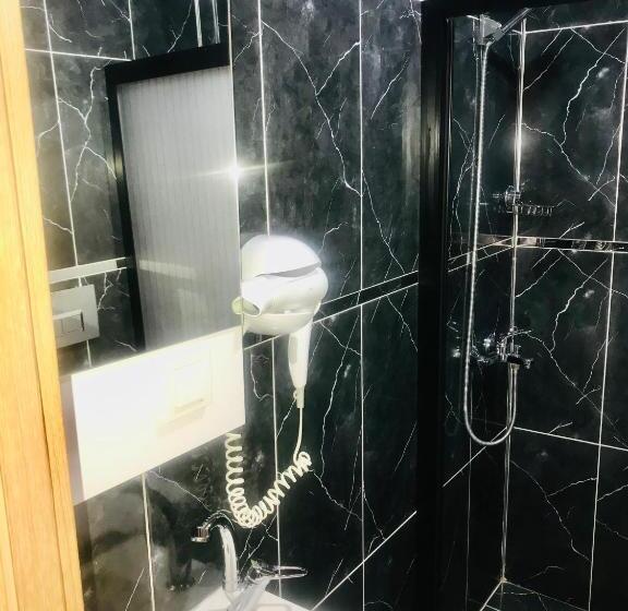 اتاق خانوادگی, Bonita