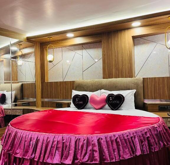 디럭스 룸 킹사이즈 침대, Goroomgo Broadway Boutique Mall Road Darjeeling