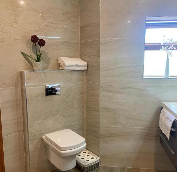 디럭스 트리플 룸, Beach Row