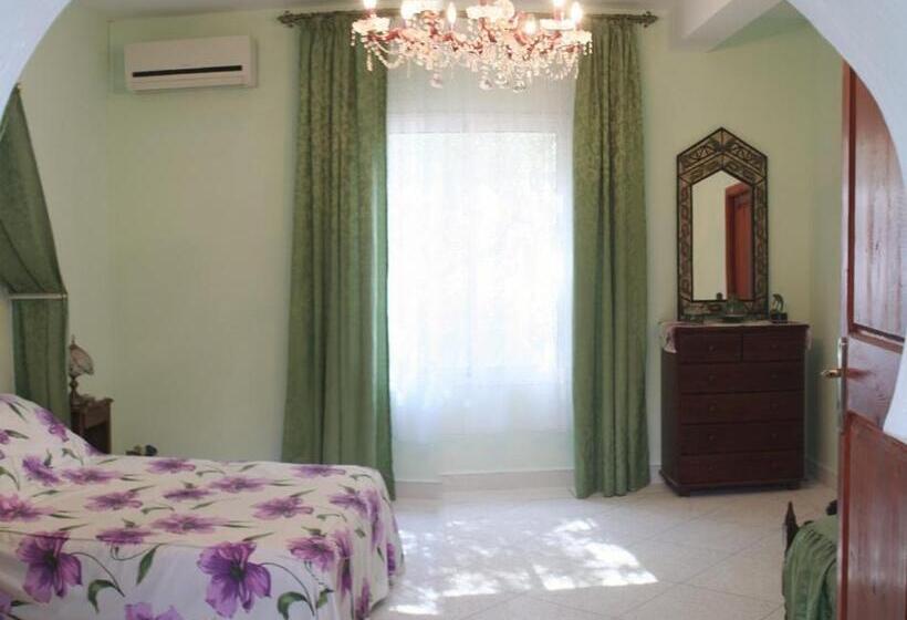 اتاق استاندارد سه نفره, Domaine Des Sloughis