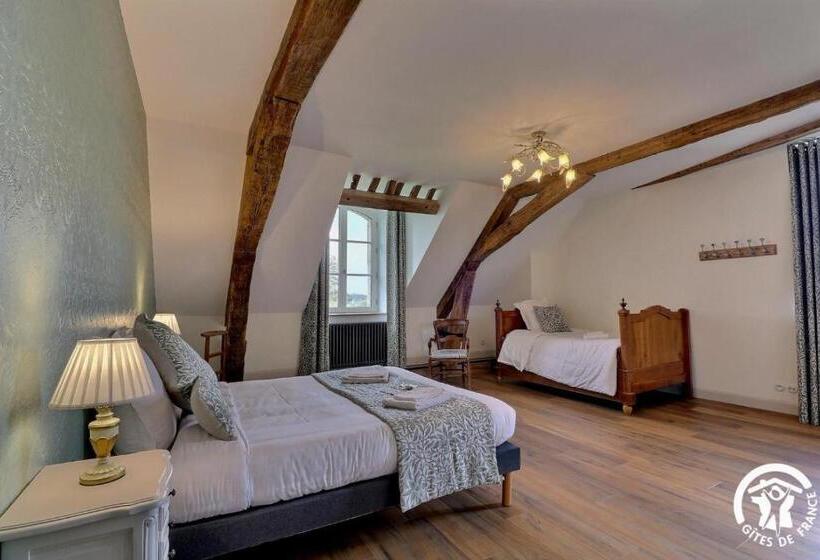 חדר סטנדרט לשלושה, Chateau De La Giraudais