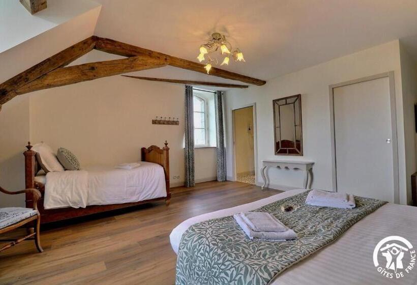 חדר סטנדרט לשלושה, Chateau De La Giraudais