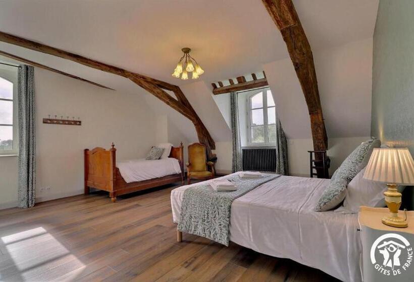 חדר סטנדרט לשלושה, Chateau De La Giraudais