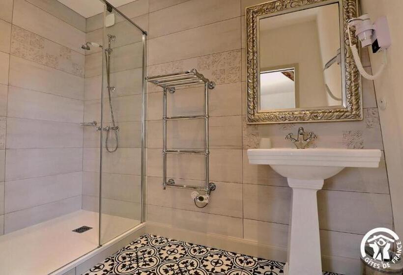 חדר סטנדרט לשלושה, Chateau De La Giraudais