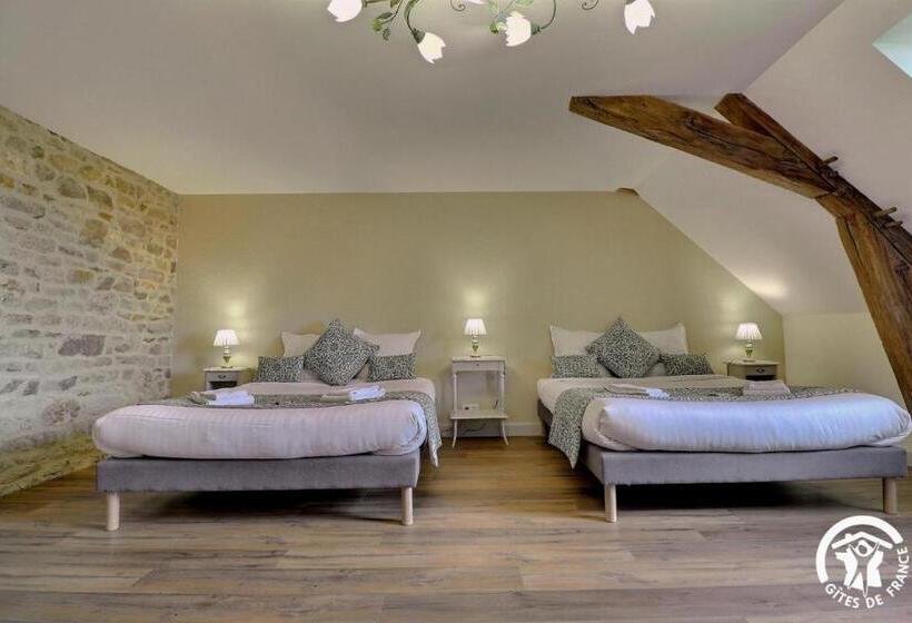 חדר סטנדרט לארבעה, Chateau De La Giraudais