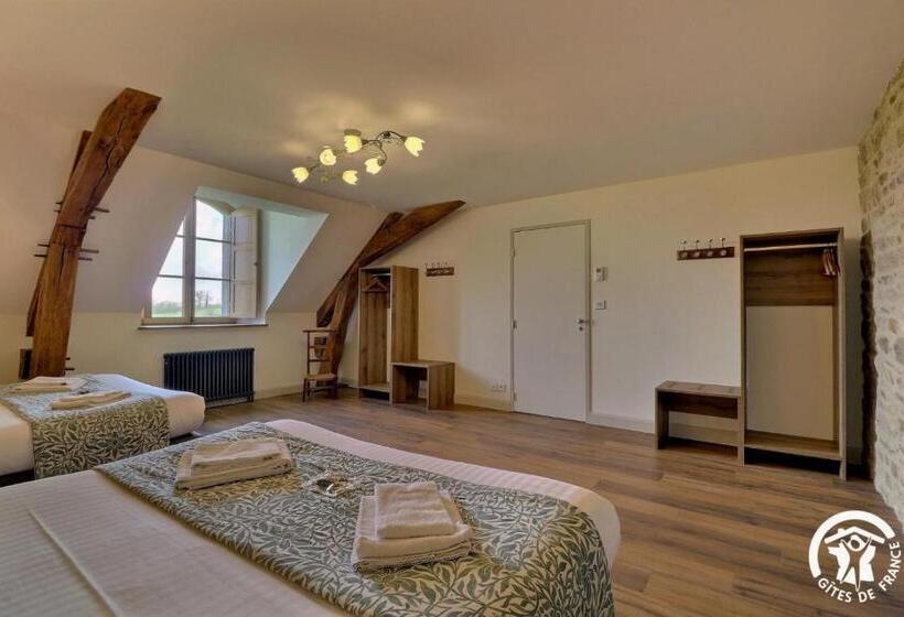 חדר סטנדרט לארבעה, Chateau De La Giraudais