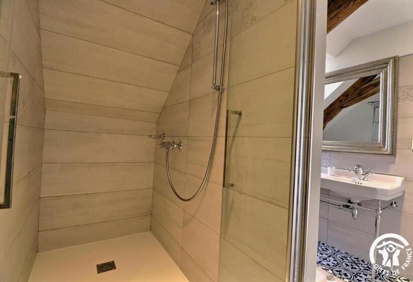 חדר סטנדרט לארבעה, Chateau De La Giraudais