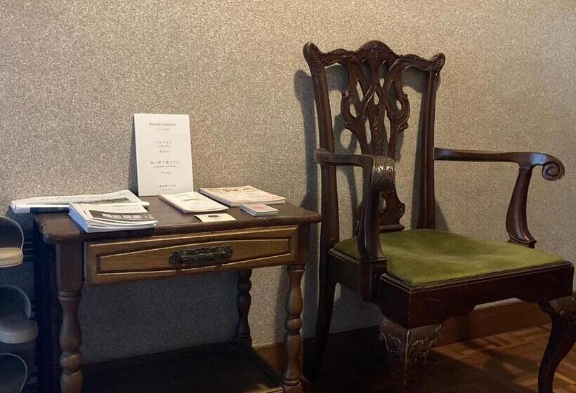 غرفة قياسية, Shionome House