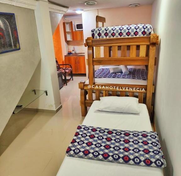 חדר סטנדרט לארבעה, Casa Hotel Venecia