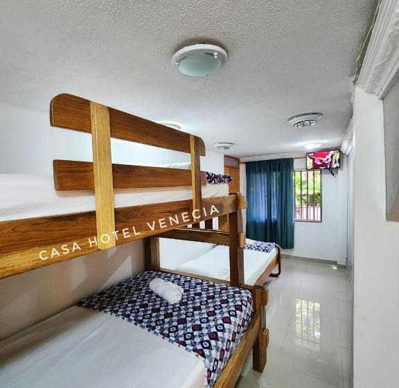 חדר סטנדרט לארבעה, Casa Hotel Venecia