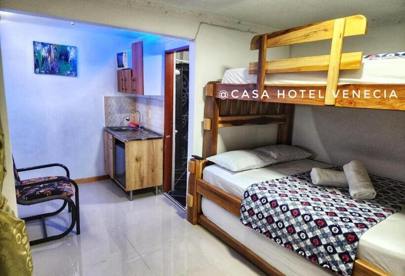 חדר סטנדרט לארבעה, Casa Hotel Venecia