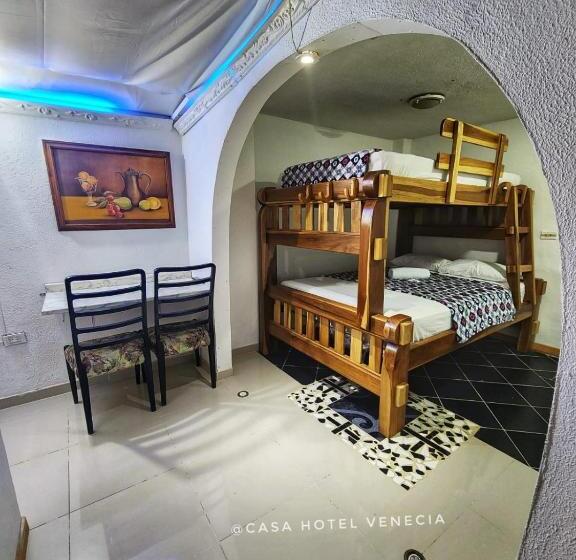 חדר קלאסי לארבעה, Casa Hotel Venecia