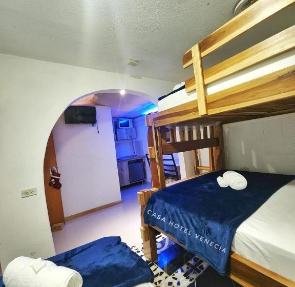 חדר קלאסי לארבעה, Casa Hotel Venecia