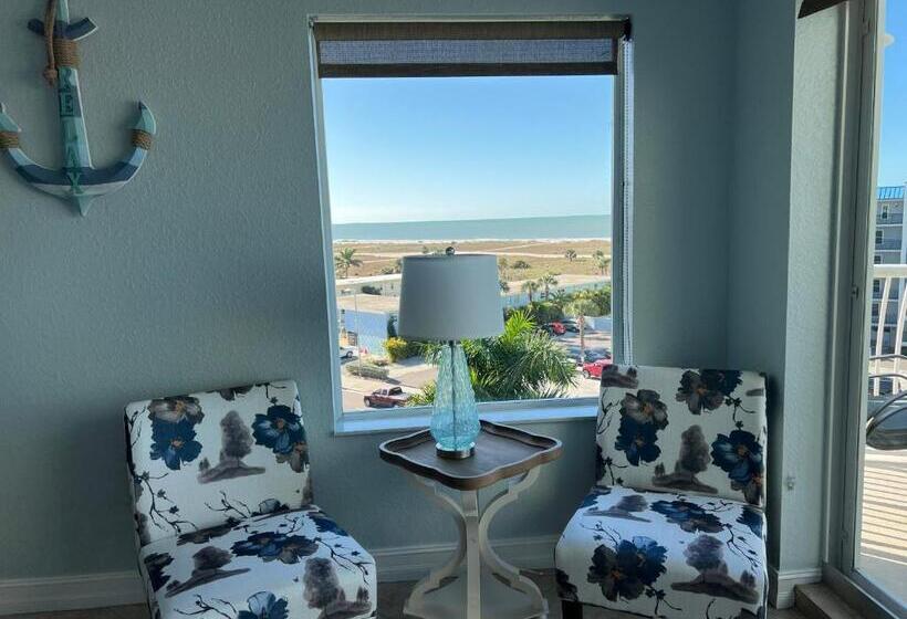 스탠다드 룸, Crystal Palms Resort Treasure Island Penthouse Unit 603