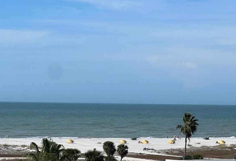 اتاق استاندارد, Crystal Palms Resort Treasure Island Penthouse Unit 603