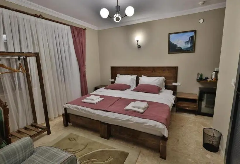 اتاق لوکس با بالکن, Yellow Stone House