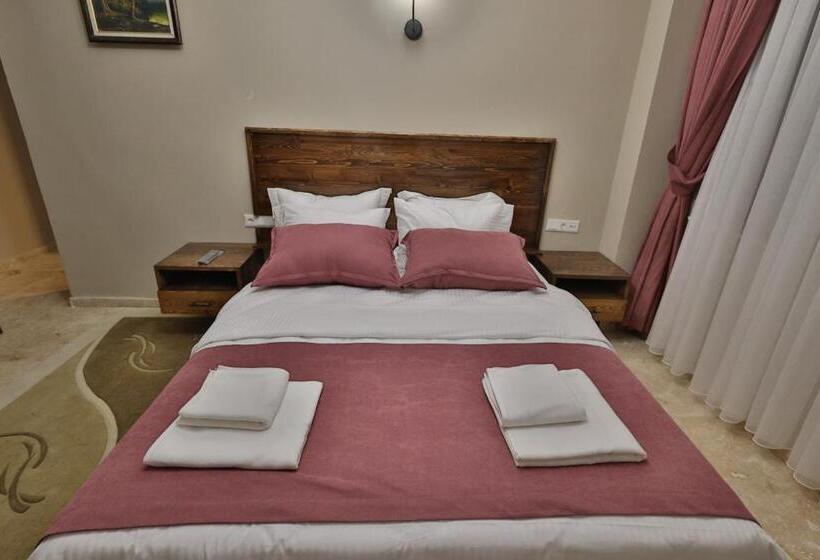 חדר סופריור, Yellow Stone House