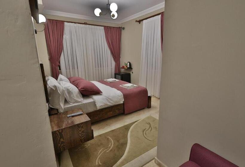 חדר סופריור, Yellow Stone House