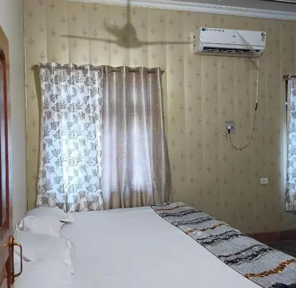 キングサイズベッドのスタンダードルーム, Arvindam Villa Homestay The Essence Of Rama