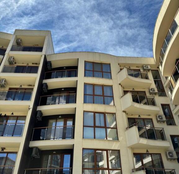 Апартаменты 1 Спальня Вид на Море, Sunshine Apartment