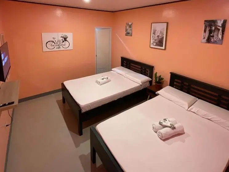 اتاق خانوادگی, Halajo Bnb Transient