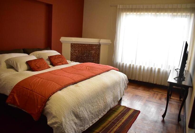 Deluxe Suite King Bed, Raven La Paz