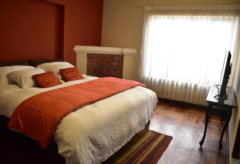 Deluxe Suite King Bed, Raven La Paz