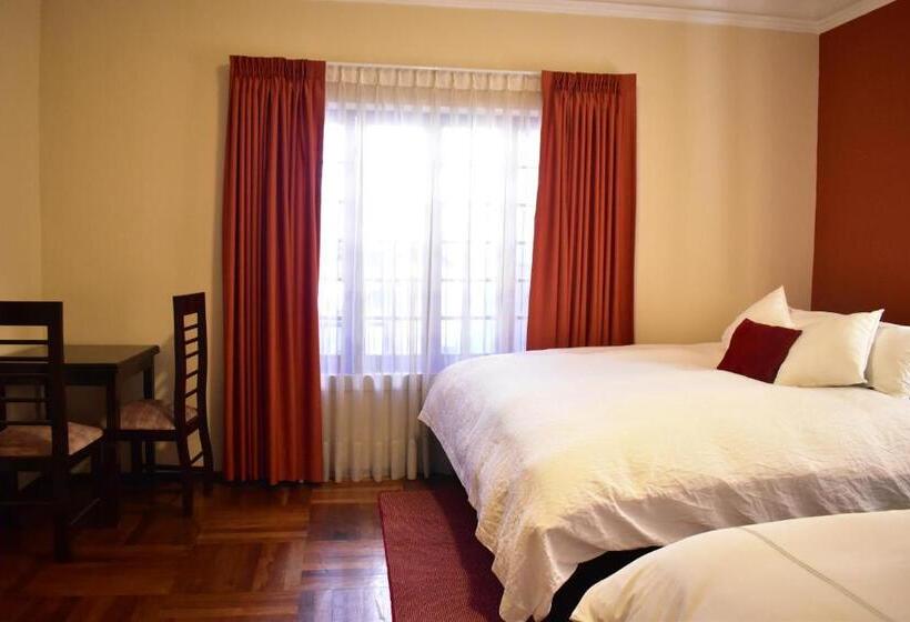 اتاق استاندارد سه نفره, Raven La Paz