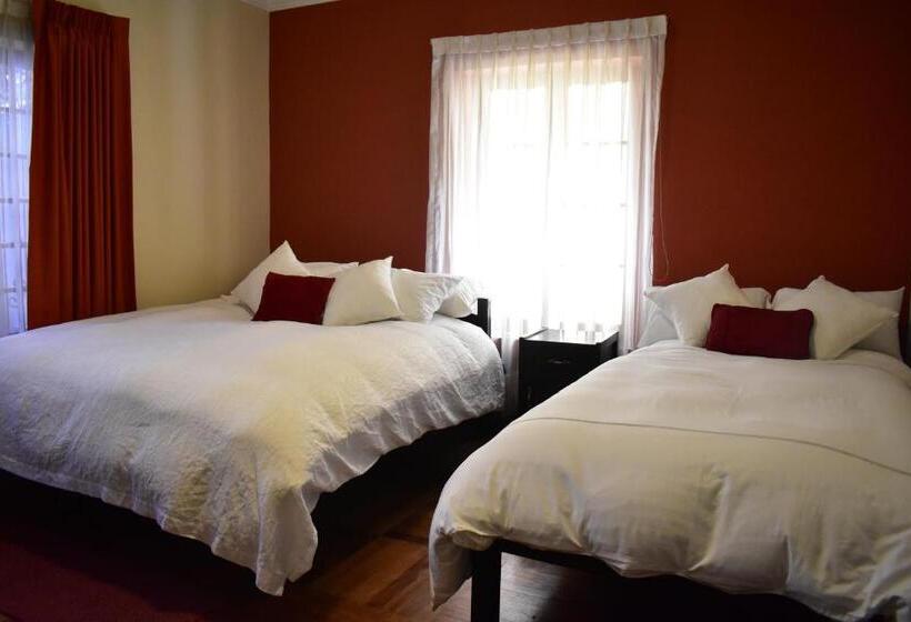 اتاق استاندارد سه نفره, Raven La Paz