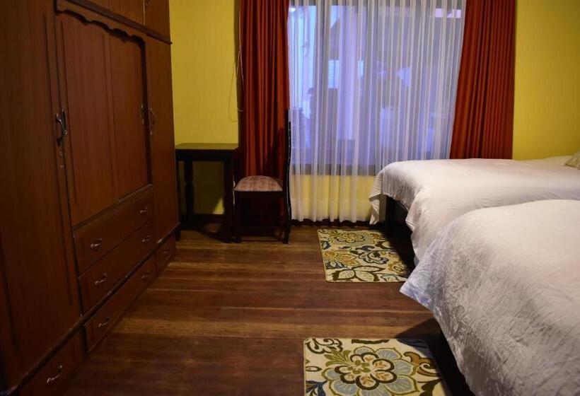 اتاق استاندارد سه نفره, Raven La Paz