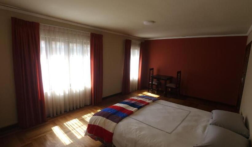 اتاق لوکس, Raven La Paz