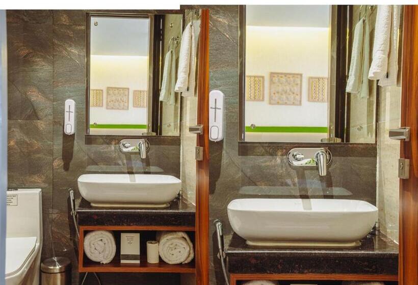 스탠다드 룸 킹사이즈 침대, The Manor House Rajpur Road