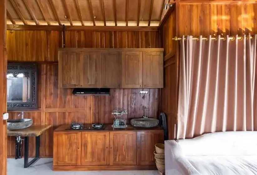 Perhehuone, Twospaces Living At Deros Resort & Cafe, Bogor