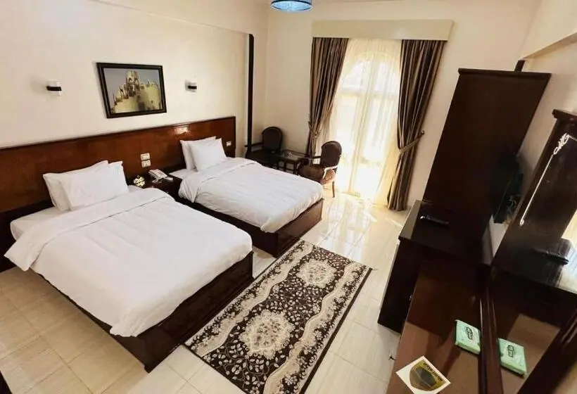 اتاق استاندارد با چشمانداز استخر, Badr Hotel & Resort El Kharga