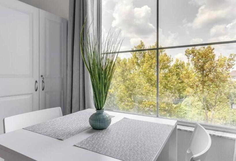 غرفة قياسية فردية, King Bed Studio Free Shuttle